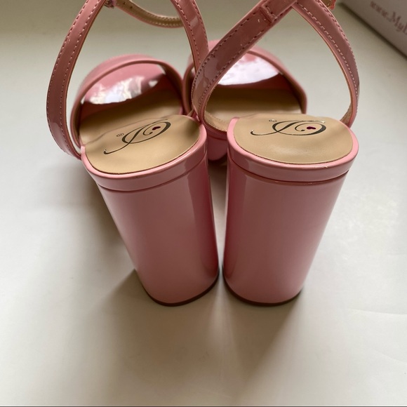 Delicious Lori faux patent leather platform heels - Picture 5 of 5